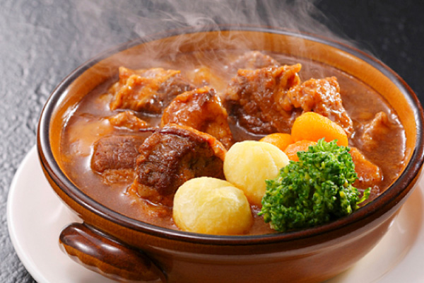 “トロトロになるまで煮込んだ”国産和牛のビーフシチュー