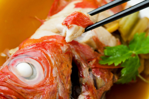 “旨味の染み込んだ真鶴名産”トロ金目の煮付け